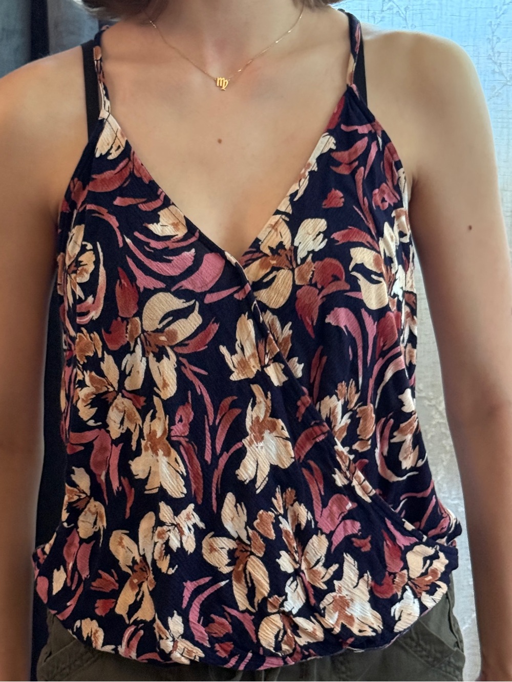 Market & Spruce Mac Surplice Top in Navy and Pink Size Small